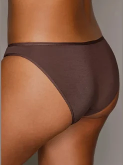 Bas de maillot de bain finitions élastiques et plates à la taille et aux échancrures