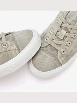 Baskets chaussures en textile au style usé et délavé tendance