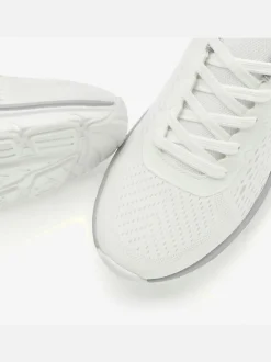 Baskets légères et confortables en maille délicate avec talon légèrement rembourré pour un confort optimal