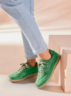 Baskets matière synthétique