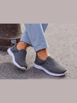 Baskets sneakers basiques confortables à enfiler avec talon légèrement rembourré pour un confort optimal