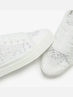 Baskets sneakers d'été légères avec dentelle tendance et élégante et semelle légèrement compensée