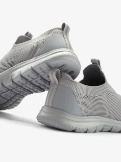 Baskets sneakers légères à enfiler grâce aux matières élastiques pour un confort absolu