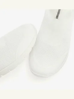 Baskets sneakers légères à enfiler grâce aux matières élastiques pour un confort absolu