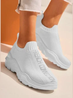 Baskets sneakers qui épousent parfaitement le pied grâce à la matière textile douce très confortable
