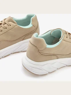 Baskets sneakers sportives avec contrefort rembourré pour un confort absolu