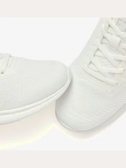Baskets sneakers sportives et légères à enfiler, très confortables grâce au talon légèrement rembourré