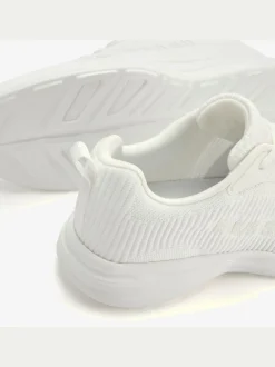 Baskets sneakers sportives et légères à enfiler, très confortables grâce au talon légèrement rembourré