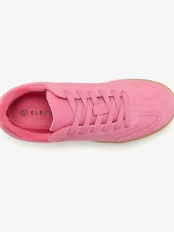 Baskets sneakers tendance en cuir velours de qualité, très confortables grâce au talon légèrement rembourré