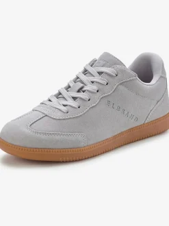 Baskets sneakers tendance en cuir velours de qualité, très confortables grâce au talon légèrement rembourré