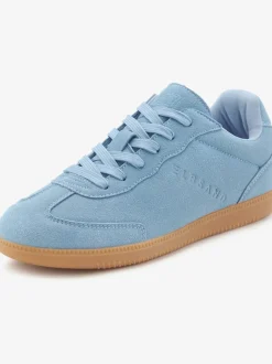 Baskets sneakers tendance en cuir velours de qualité, très confortables grâce au talon légèrement rembourré