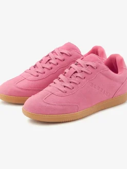 Baskets sneakers tendance en cuir velours de qualité, très confortables grâce au talon légèrement rembourré