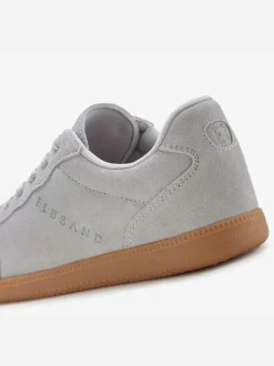 Baskets sneakers tendance en cuir velours de qualité, très confortables grâce au talon légèrement rembourré