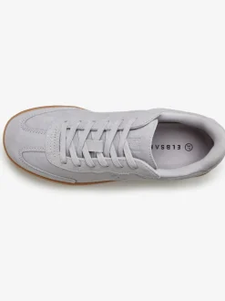 Baskets sneakers tendance en cuir velours de qualité, très confortables grâce au talon légèrement rembourré