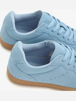 Baskets sneakers tendance en cuir velours de qualité, très confortables grâce au talon légèrement rembourré