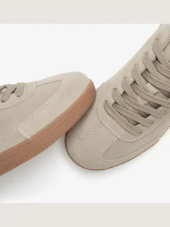 Baskets sneakers tendance en cuir velours de qualité