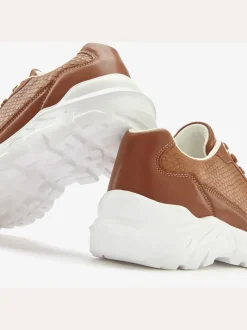 Baskets talon légèrement compensé au style chunky tendance