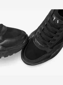 Baskets talon légèrement compensé au style chunky tendance