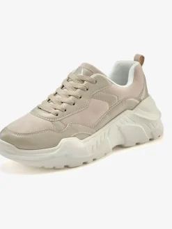 Baskets talon légèrement compensé au style chunky tendance