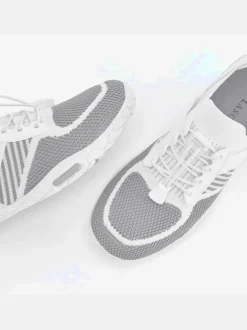 Baskets très agréables à porter grâce à la semelle flexible et ultra-légère, qui vous donne l'impression de marcher pieds nus