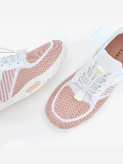 Baskets très agréables à porter grâce à la semelle flexible et ultra-légère, qui vous donne l'impression de marcher pieds nus