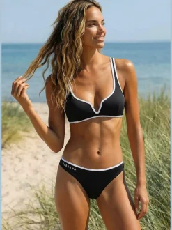 Bikini triangle avec passepoil contrasté et décolleté en V