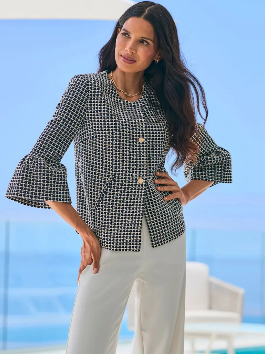 Blazer bouclé doux avec boutons fantaisie et volants