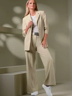 Blazers avec col à revers et coutures structurantes raffinées
