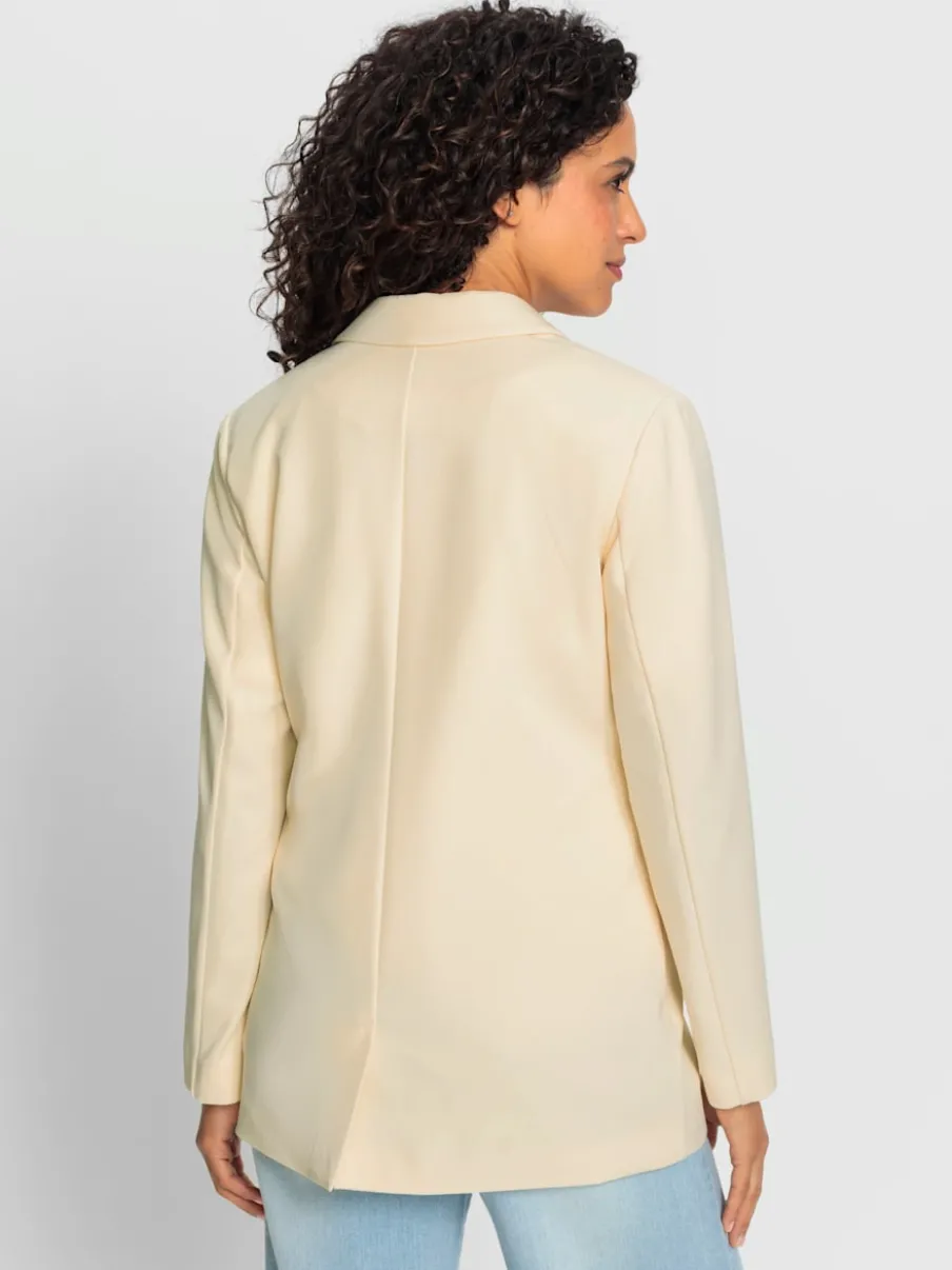 Blazers ouverts avec poches et col à revers.
