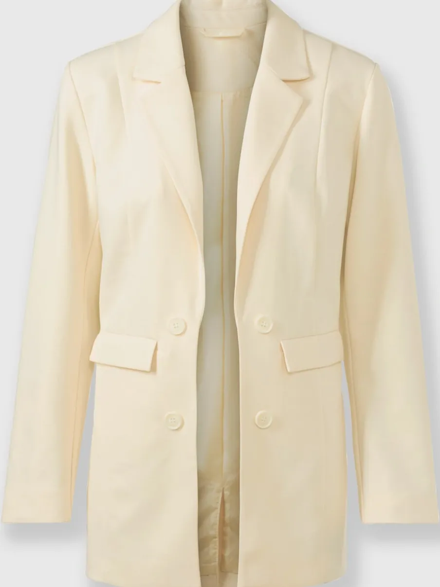 Blazers ouverts avec poches et col à revers.
