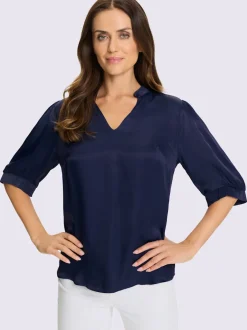 Blouse féminine à manches bouffantes et col montant