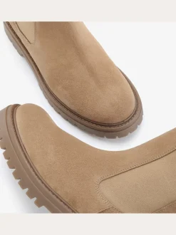 Bottines chelsea tendance et très confortables en cuir velours de qualité avec semelle profilée légère