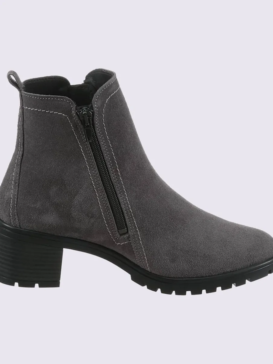 Bottines cuir velours de vache.
