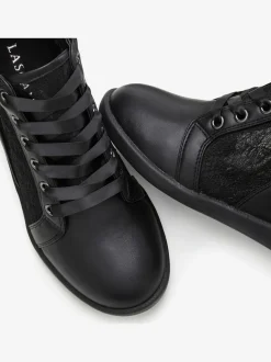 Bottines sneakers élégantes avec empiècement en dentelle tendance, idéales comme chaussures de mariée