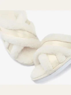 Chaussons bande croisée raffinée