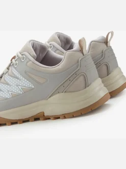 Chaussures de marche sneakers sportives au motif discret
