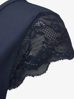 Chemise de nuit élégante avec encolure arrondie intégrée