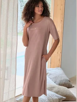 Chemise de nuit longueur midi avec détails imprimés