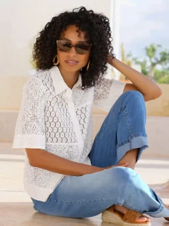 Chemisier en dentelle avec col chemise et manches courtes
