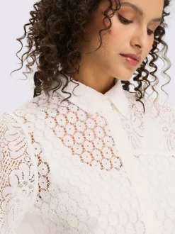 Chemisier en dentelle avec col chemise et manches courtes