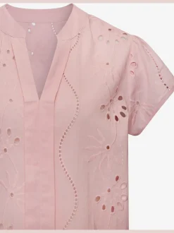 Chemisier léger en dentelle avec broderie ajourée