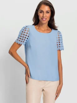Chemisier manches courtes en broderie ajourée transparente