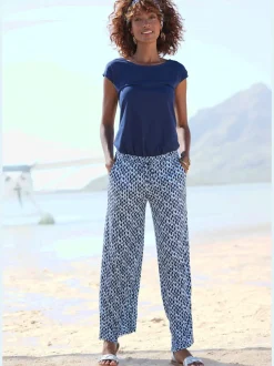 Combinaison avec col arrondi et manches courtes en viscose fluide à jambes extra-larges et poches fendues