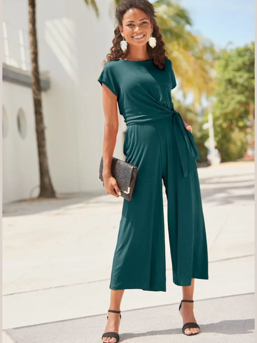 Combinaison pantalon large avec encolure ronde et manches courtes