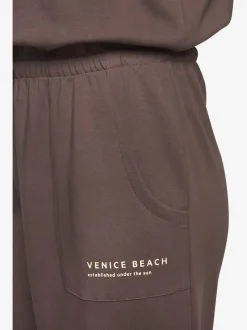 Combinaisons à capuche avec manches courtes et logo discret