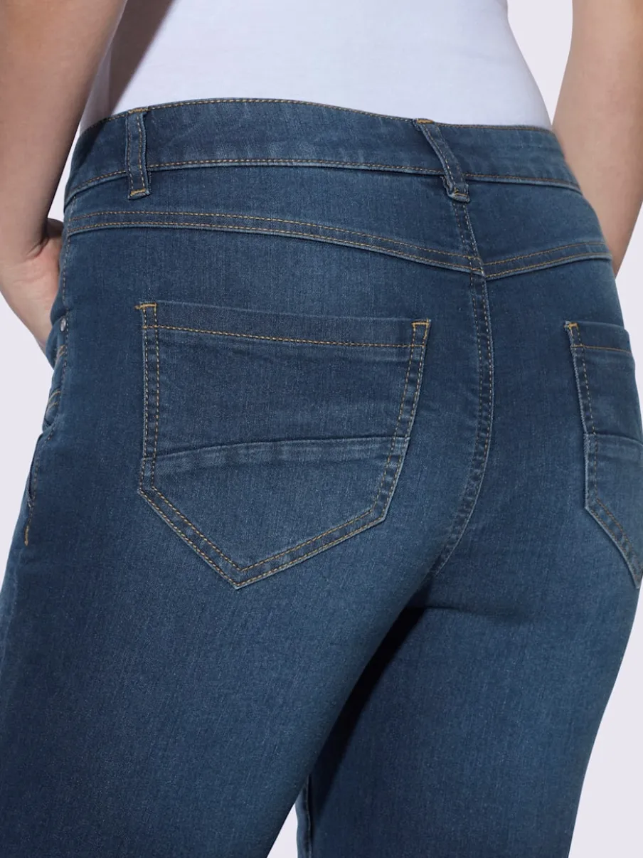 Corsaire en jean avec cinq poches et extensibilité agréable