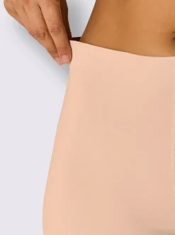 Culotte gainante légèrement gainant