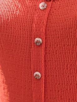 Débardeur à encolure ronde avec patte de boutonnage devant