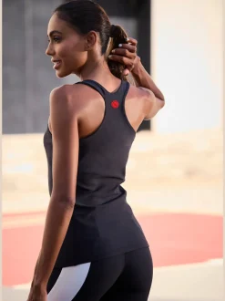 Débardeurs sport respirants à dos nageur et coutures distinctes