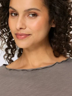 Ensemble de deux T-shirts à encolure en U et manches 3/4 avec bords ondulés